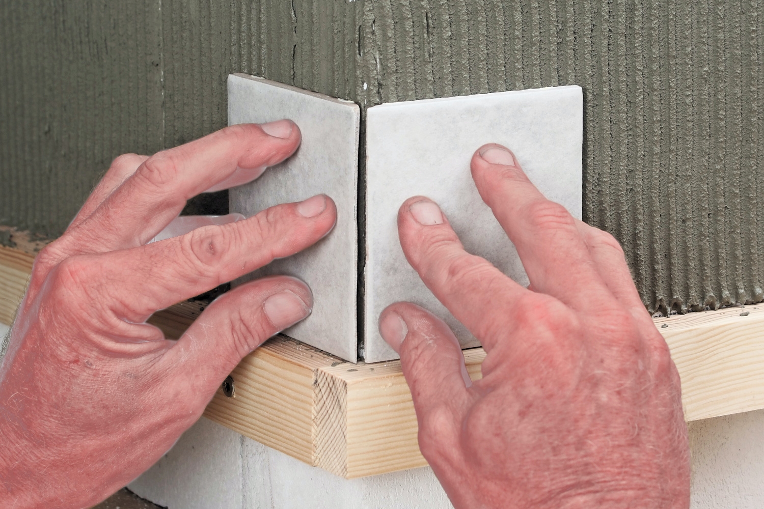 Fliser på et utvendig hjørne: Oppsetting av fliser