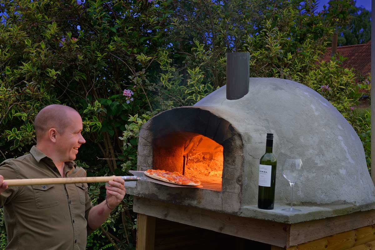 Pizzaugn: Bygg en murad pizzaugn på en helg