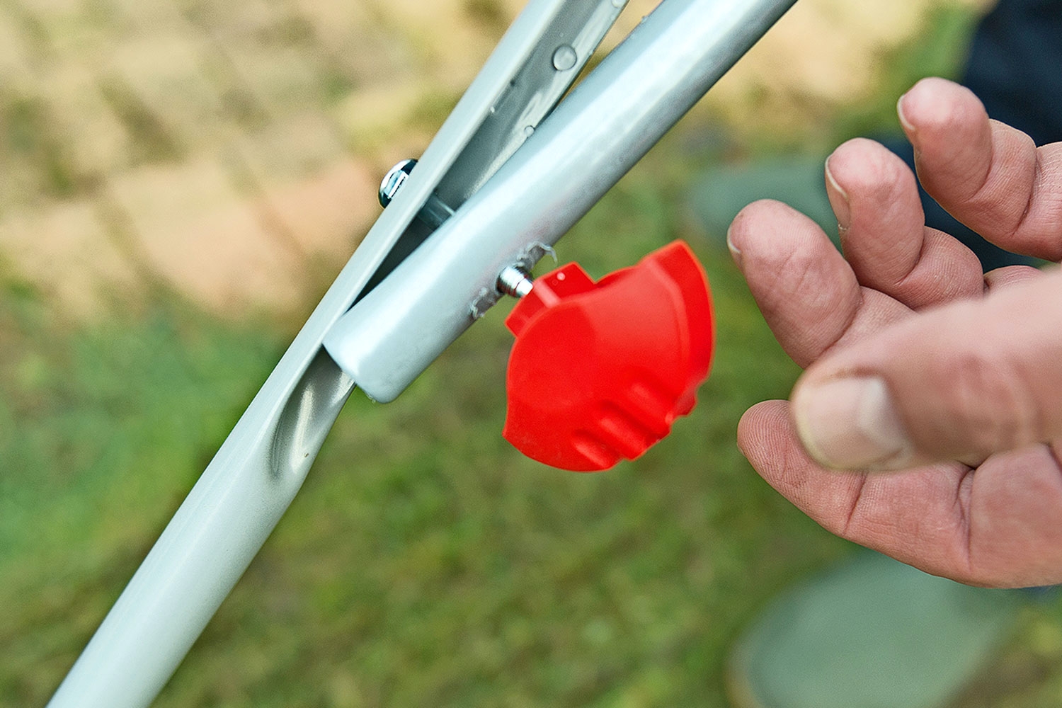 Vertikalskærer med praktiske funktioner