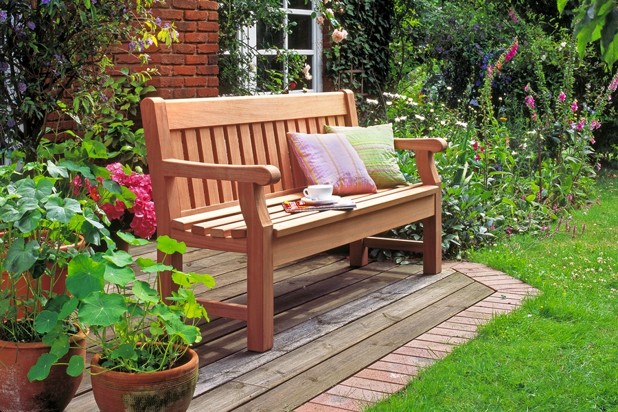 Klassisk trädgårdsbänk: Så här bygger du den