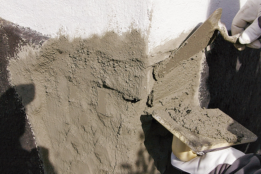 Reparasjon av sokkelhjørne: Forarbeidet og det innerste grove laget