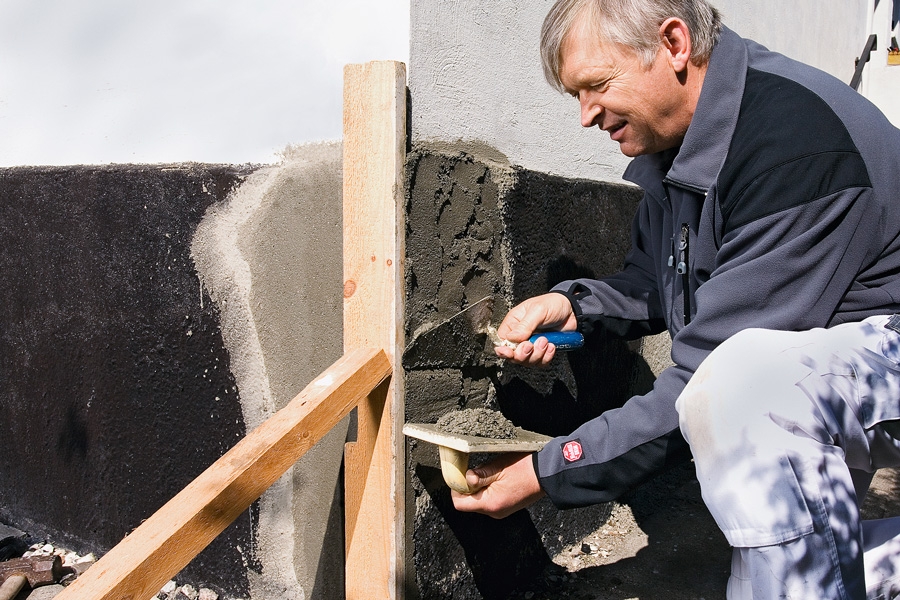 Reparation av sockelhörn: Det yttersta, fina putslagret