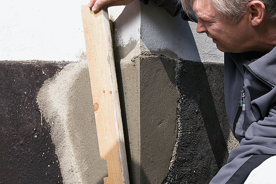 Reparation av sockelhörn: Det yttersta, fina putslagret