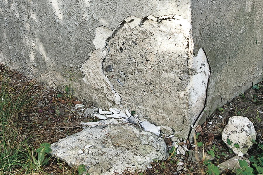 Sokkelin nurkan korjaaminen