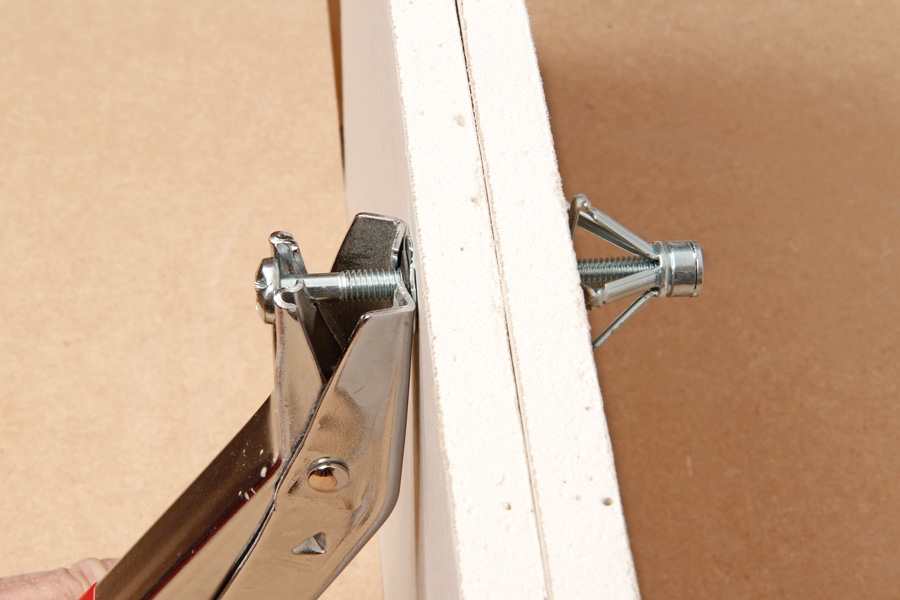 Gipsplugs: Metalplug til hulrum