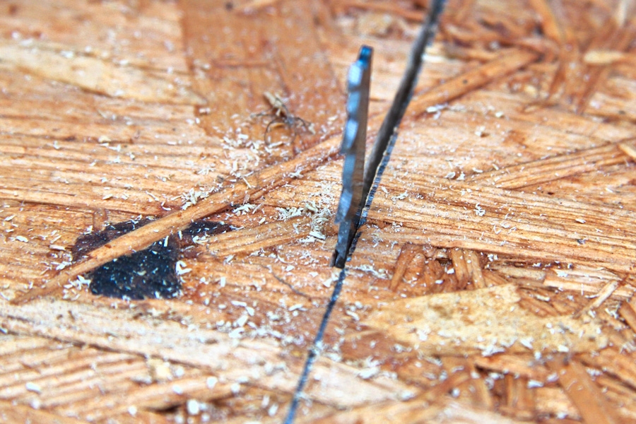 Sahaa viivan oikealta puolelta: Pistosaha