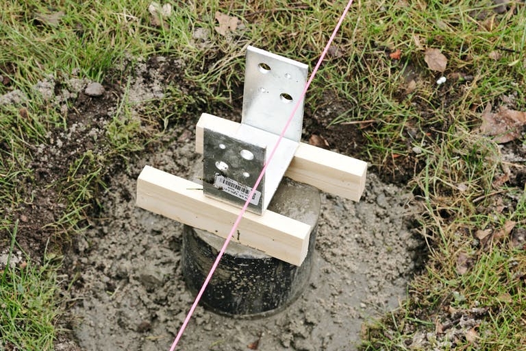 Tolppakenkiä saa valmiiksi valettuina ja helposti säädettävinä malleina.