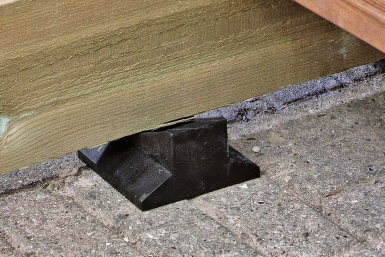 Jos terassi tulee korkealle paikalle, niskat voi panna suoraan laattojen päälle.