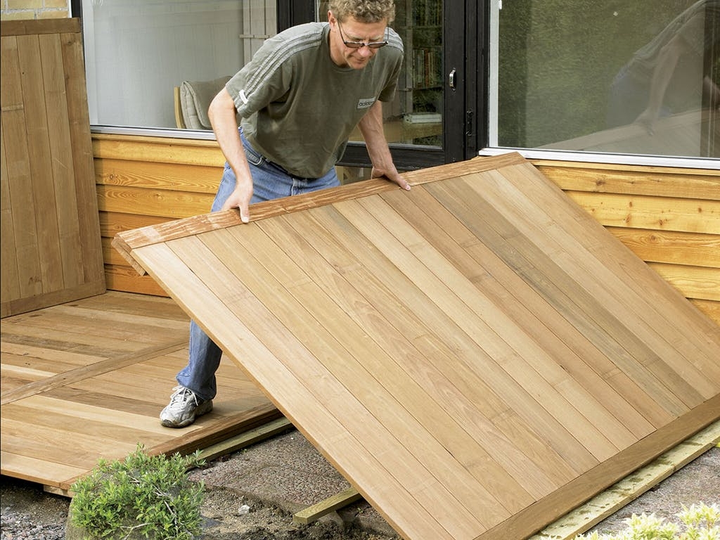 Træterrasse på fliser: Terrasse i moduler