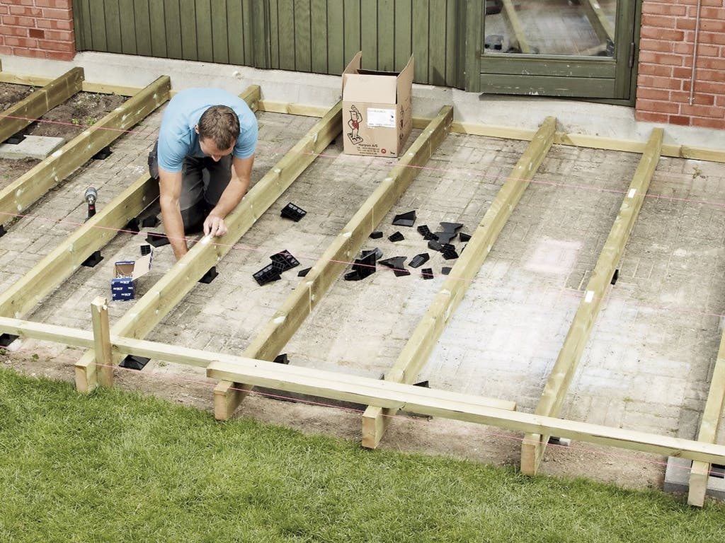 Træterrasse på fliser: Den klassiske udgave