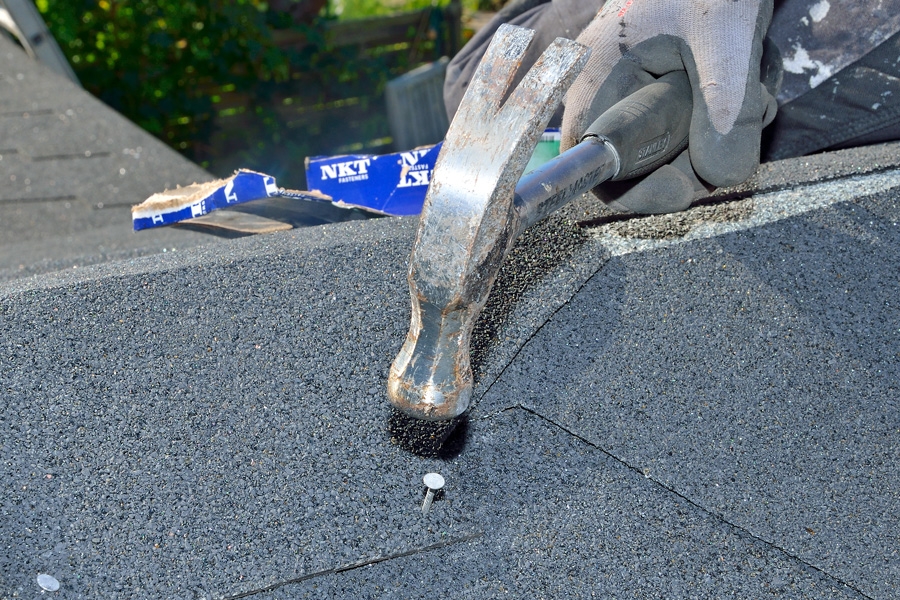 Sådan lægger du tagpap shingles: Tagrygningen