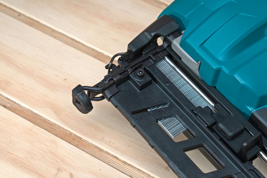 Sømpistol: Sømpistol med gummianslag.