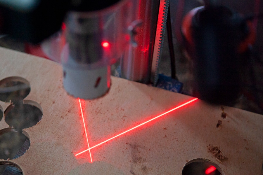 Søjleboremaskine med lasersigte.