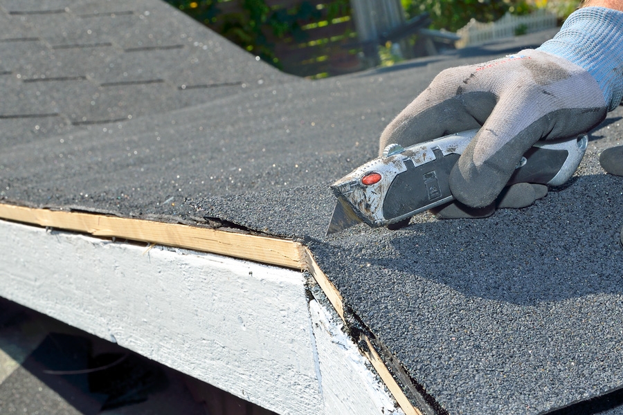 Slik legger du takshingel: Takryggen