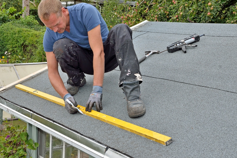 Så lägger du shingel av takpapp: Takytorna