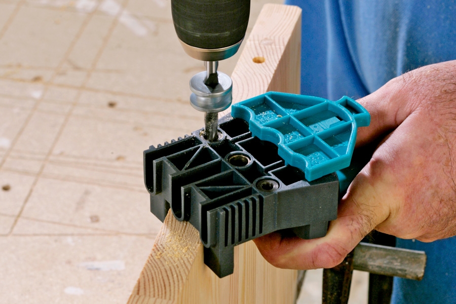 "Benen" håller borrguiden centrerad på skivan.