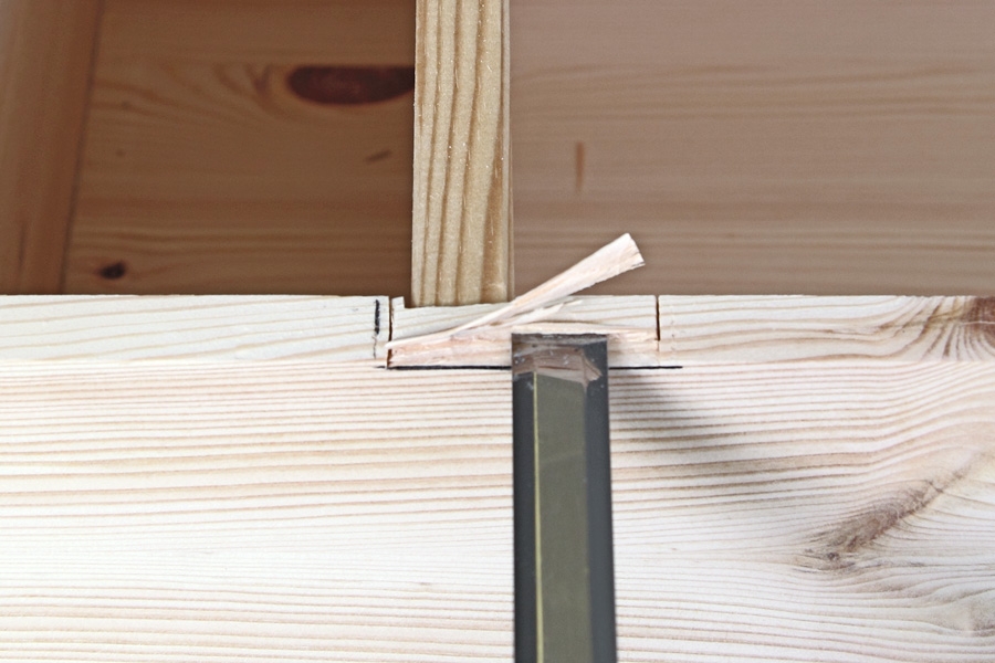 Skabshængsler: Stem ud til skabshængsler med et stemmejern