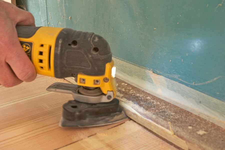 Gulvafslibning: Sådan sliber du hjørnerne i rummet