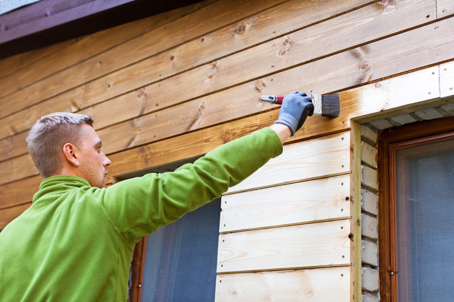 Trykkimpregnert tre: Mange tror feilaktig at trykkimpregnert tre ikke skal ha trebeskyttelse. Solens UV-stråler er hardt for treet, så det er en god idé med trebeskyttelse.