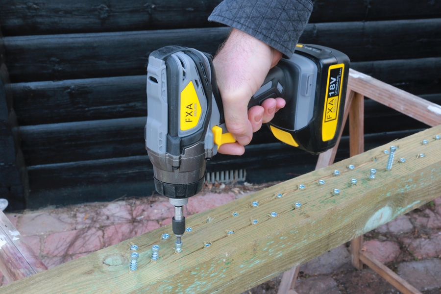 FXA: Iskuruuvinväännin