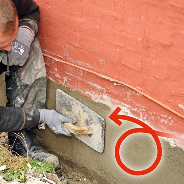 Sokkelin korjaus: Tasoita/hierrä sokkeli muutaman tunnin kuluttua, kun laastin pinta on kosketuskuiva