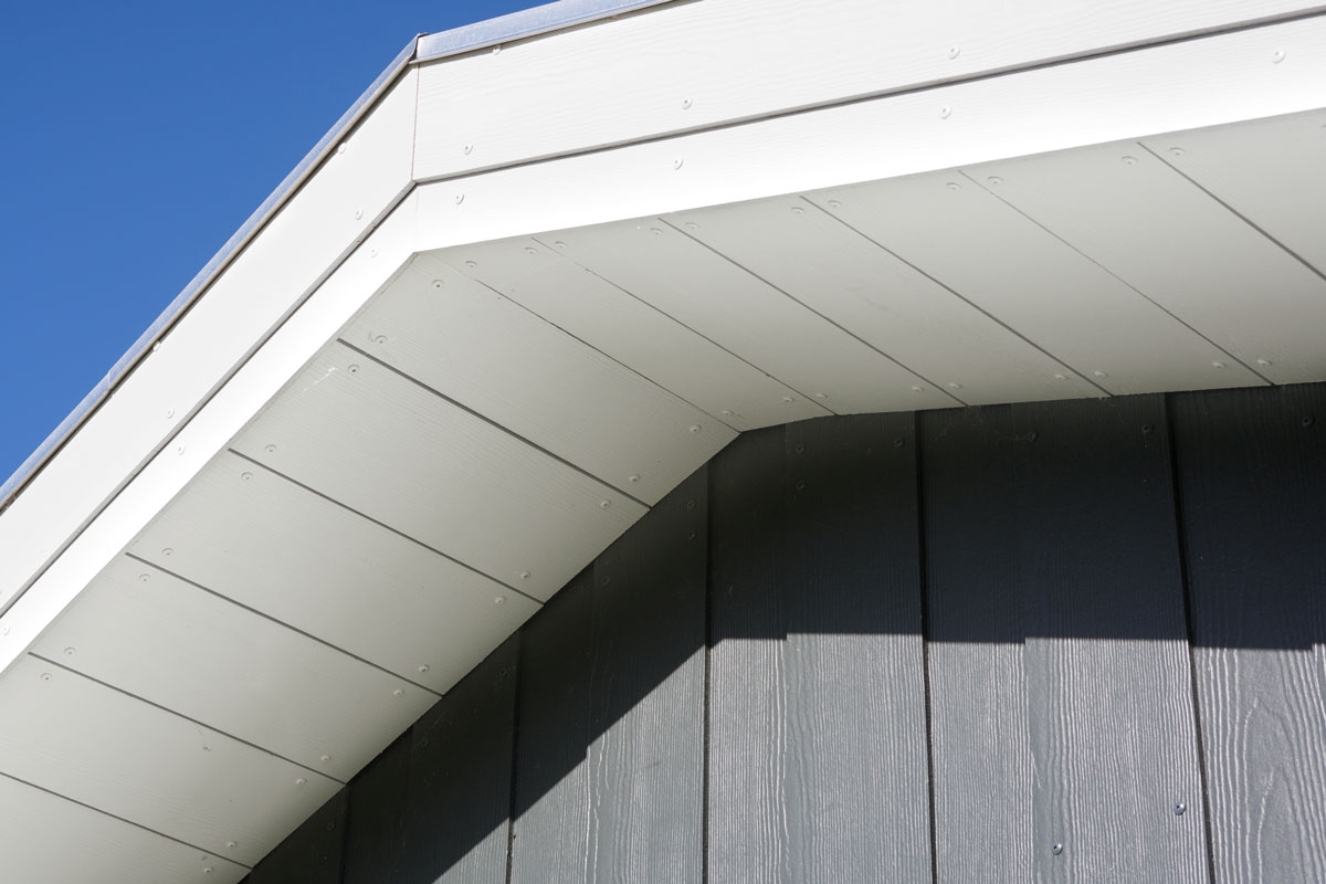 Fibercement skal ikke vedligeholdes og er meget modstandsdygtigt over for vind og vejr, der slider på dit hus.