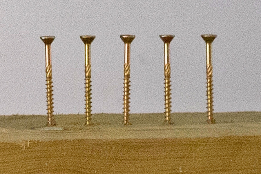 Resultat med slagskruemaskine: 5 x spånskruer 4,0 x 50 mm