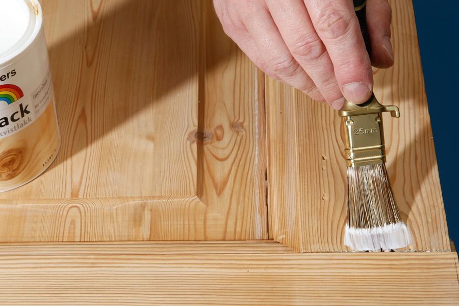 Peiliovien maalaaminen: Käsittele oksankohdat oksalakalla