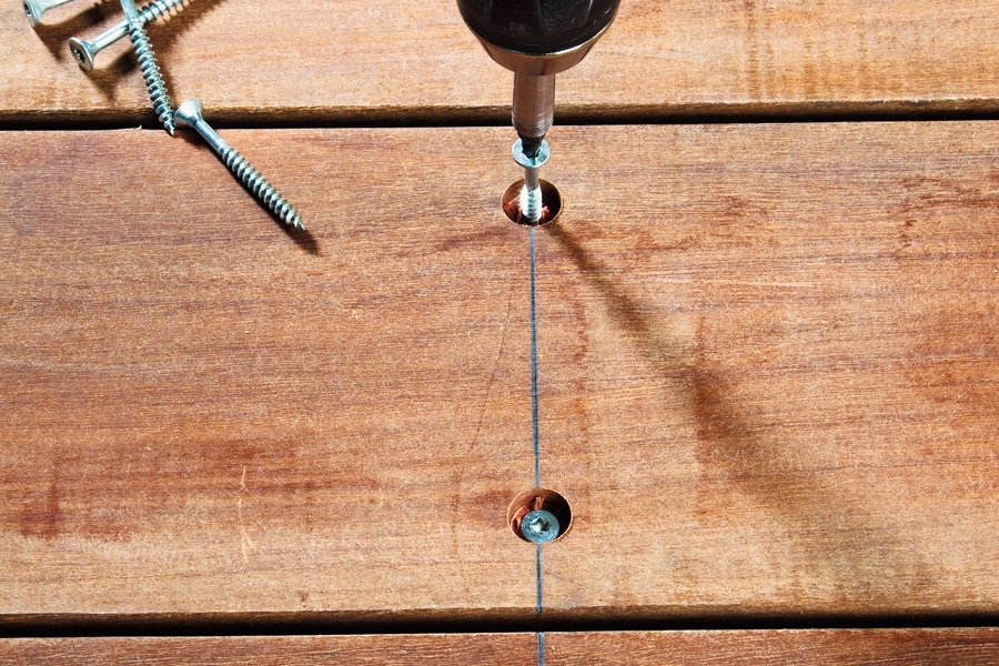 Propper til gulv og terrasse: Bor hull i bordene