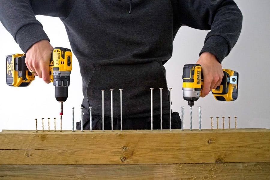 Ruuvinväännin vs. iskumutterinväännin.