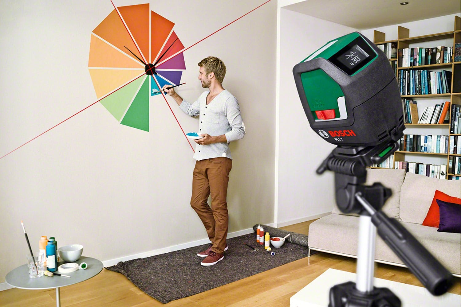 Linjelaser: En linjelaser, eller en krysslaser som den på bilden, fungerar som ett smart vattenpass, där man har händerna fria. Det gör linjelasern otroligt användbar till en mängd uppgifter.