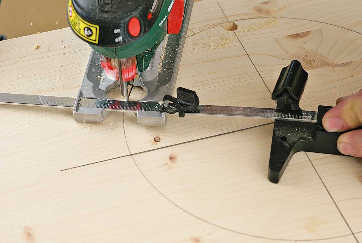 Sirkler med stikksag: Med sirkelanlegg