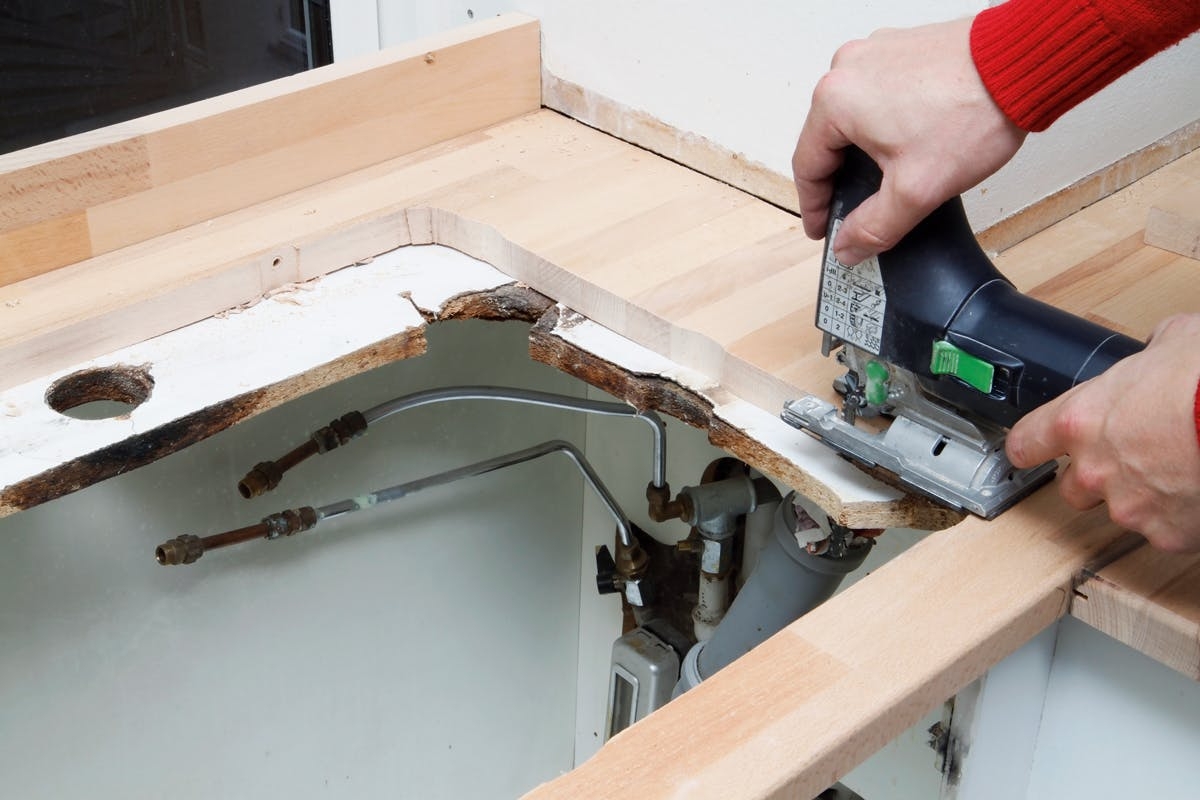 3 typiska jobb du klarar med en sticksåg: Såga ut för en diskho