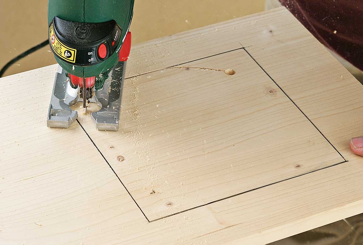 Pistosaha: Pehmeän kaarren sahaus viivaa kohti ja viivaa pitkin sahaaminen.