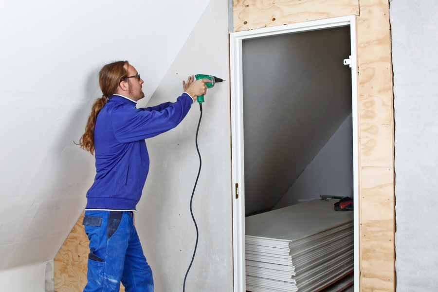 Hvor tett skal skruene sitte på gipsplater?