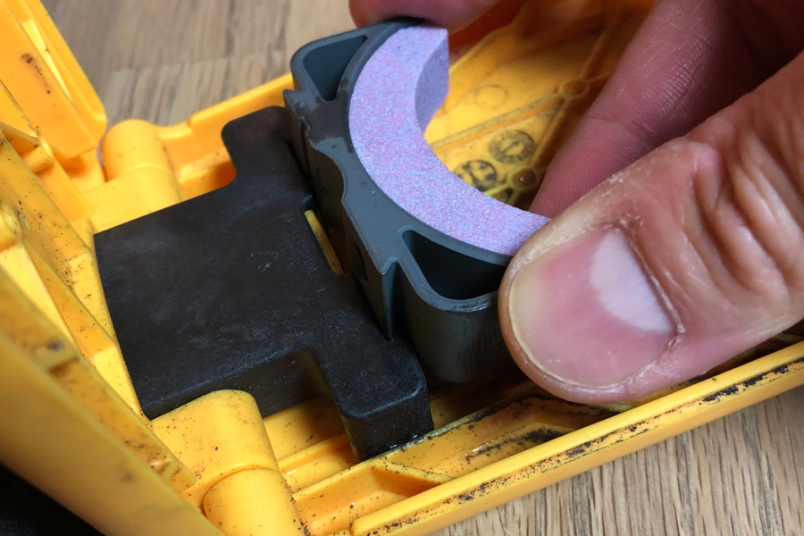 kedjeslip bäst i test: Klicka fast slipstenen i slipkassetten