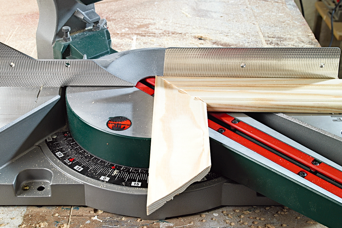 Kap och gersåg: När du vänder den ena listen kan de två sättas ihop i 90 grader.