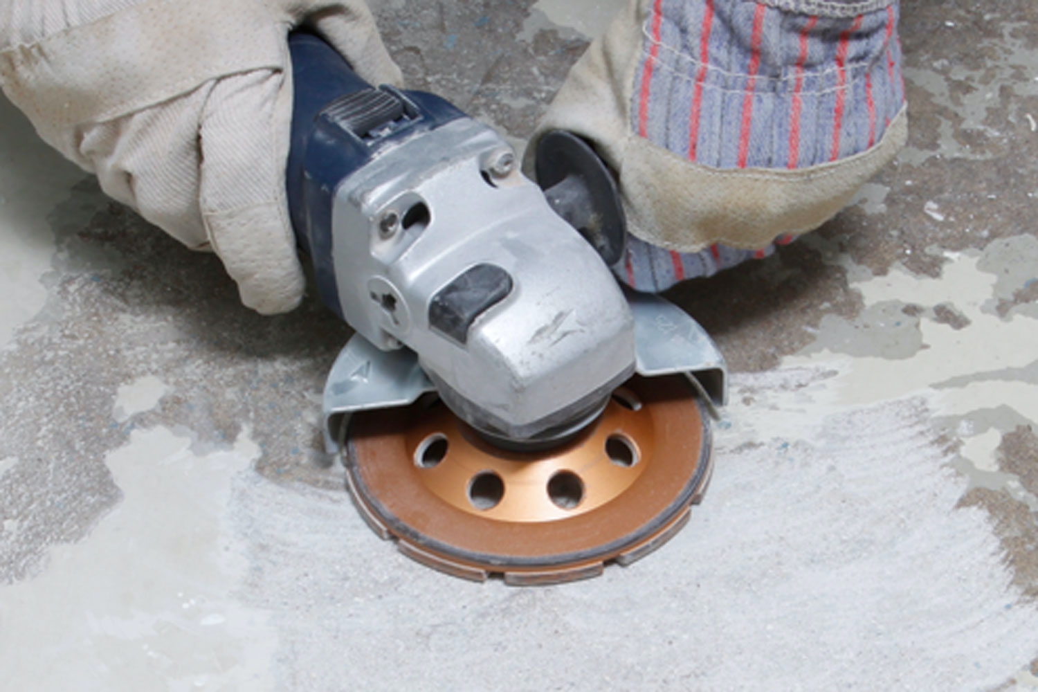 5 typiske opgaver med vinkelsliberen: Slibe beton