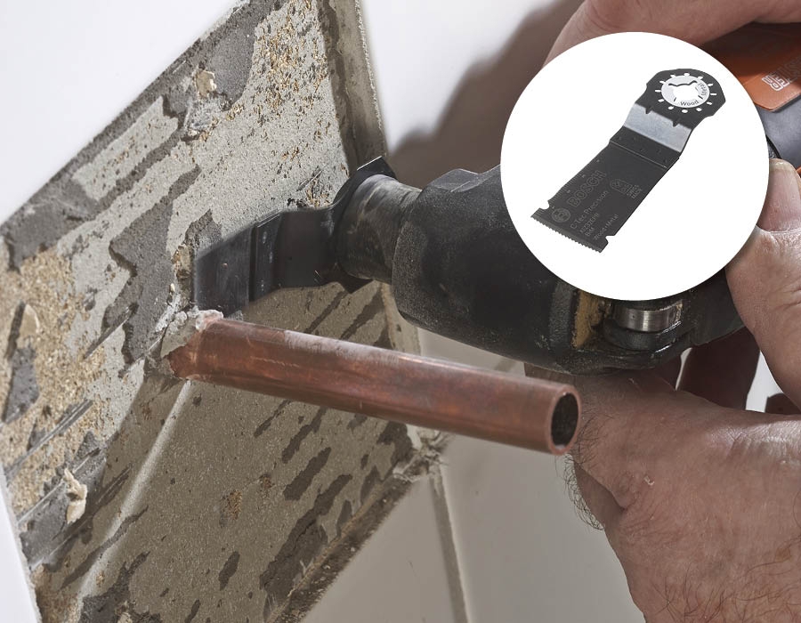 Multiverktyg: Om du behöver såga i mjuk metall, t.ex. kopparrör tätt på väggar eller golv, ska du ska skaffa dig en BIM-sänksågklinga för trä och metall.