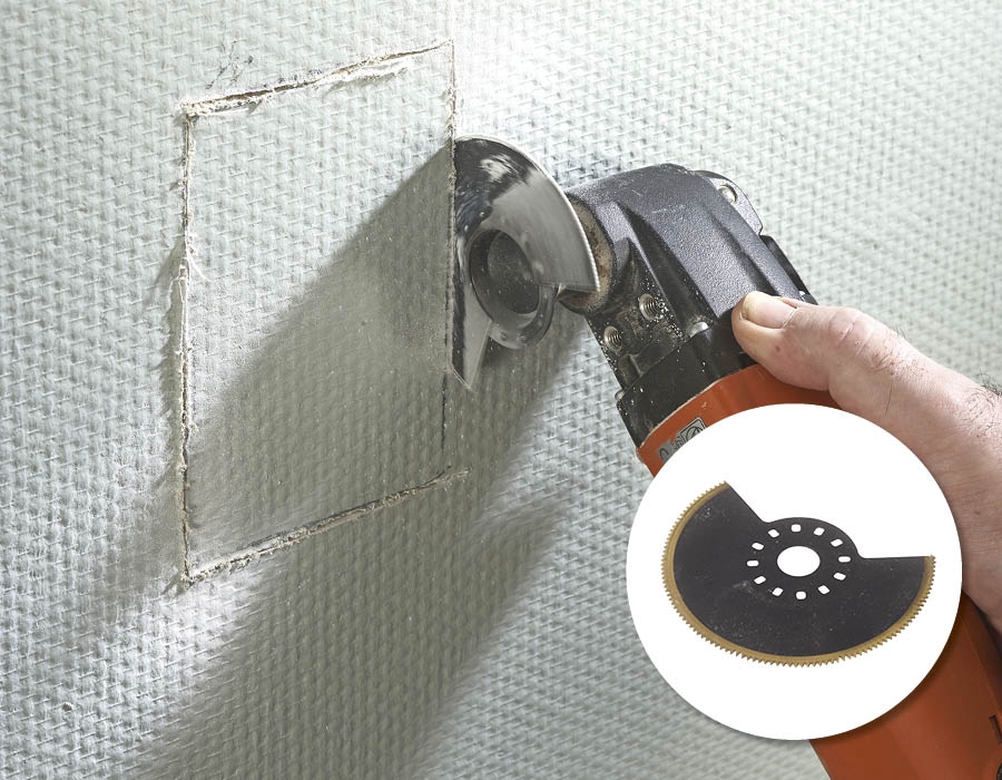 Multiverktyg: Du kan gott såga i gips med en sticksåg. Men med en BIM-TiN segmentsågklinga kan du göra det mer exakt – även på djupet.