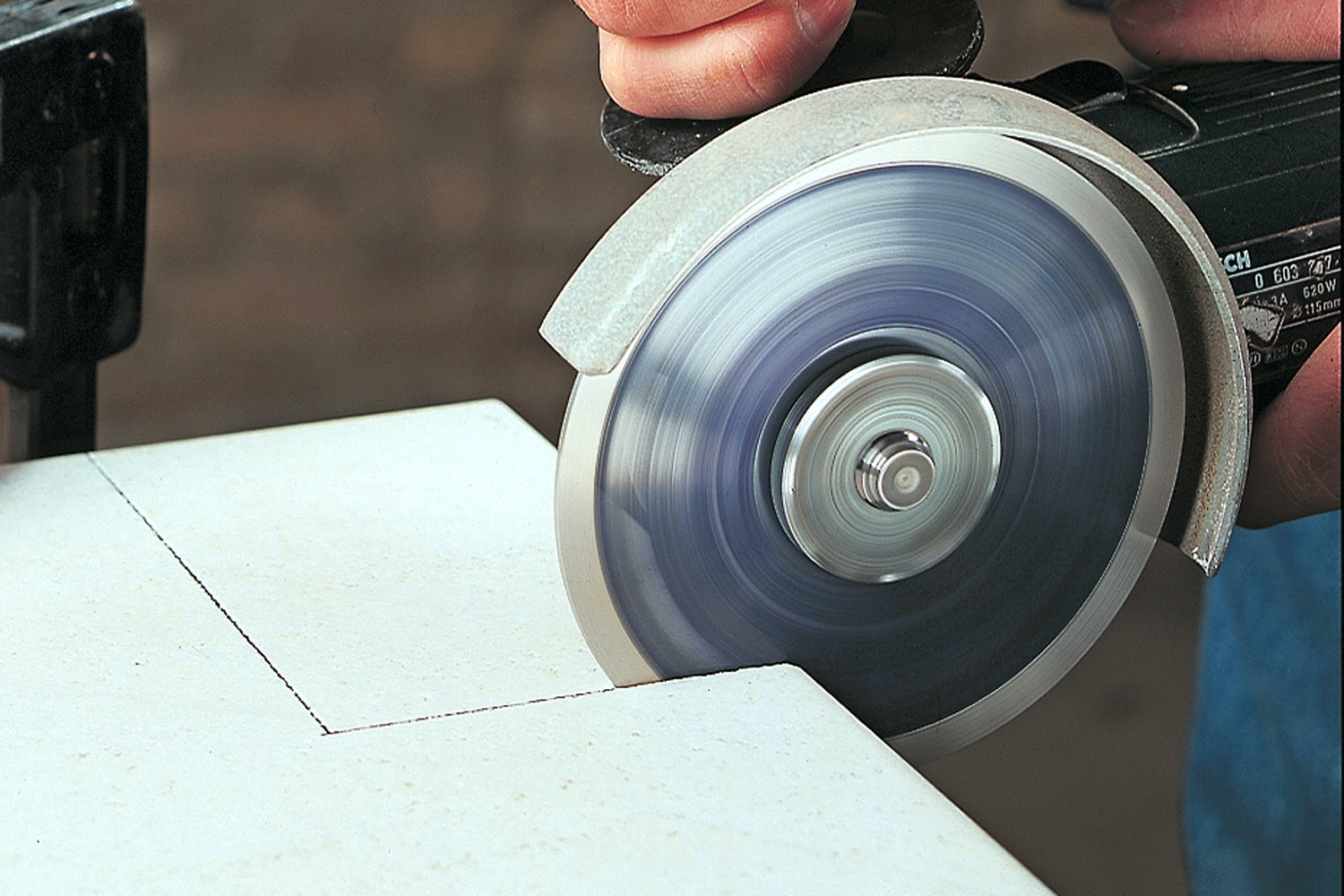 5 typiska arbeten med vinkelslip: Kapa sten och plattor