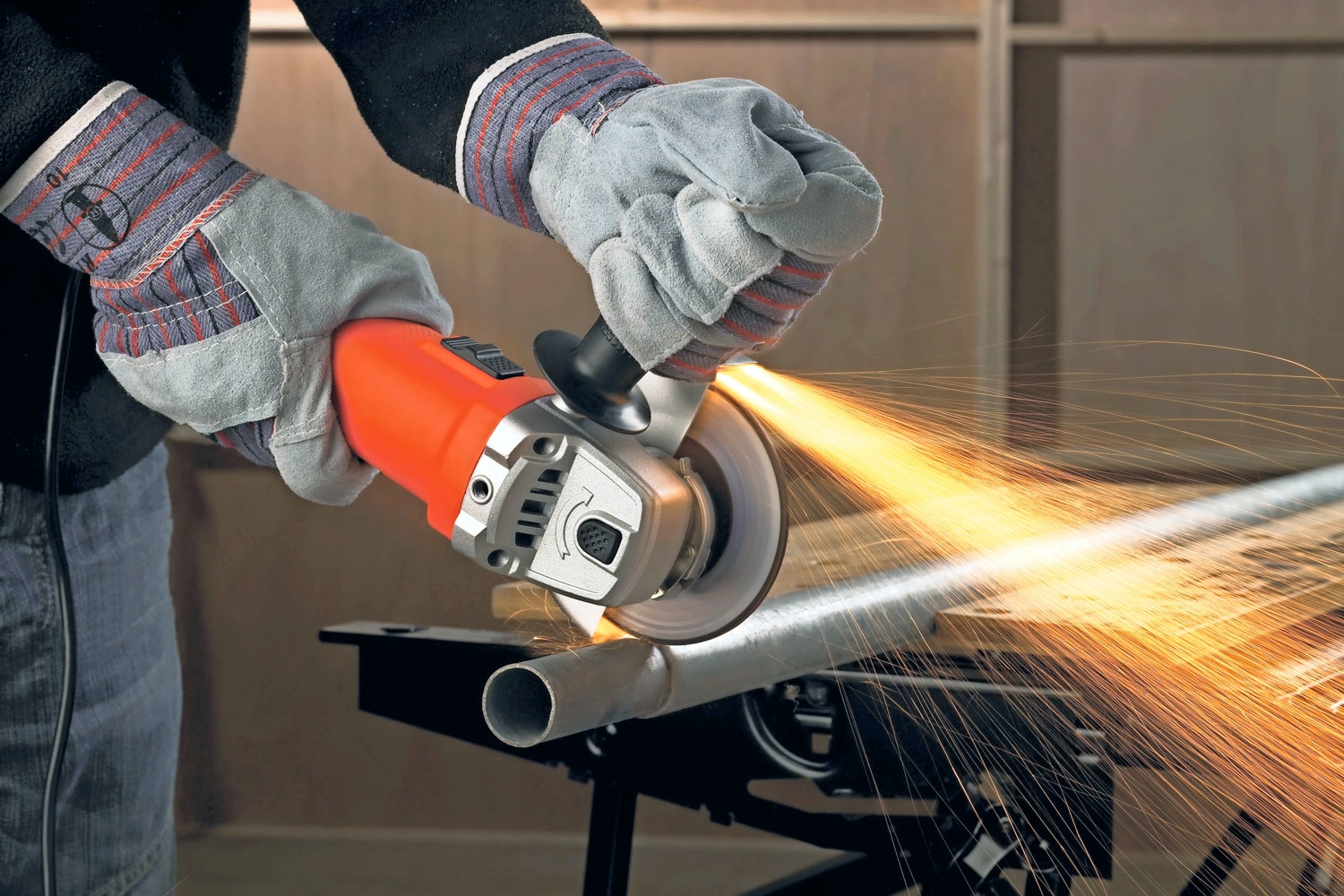 Kulmahiomakone metallin leikkaamiseen