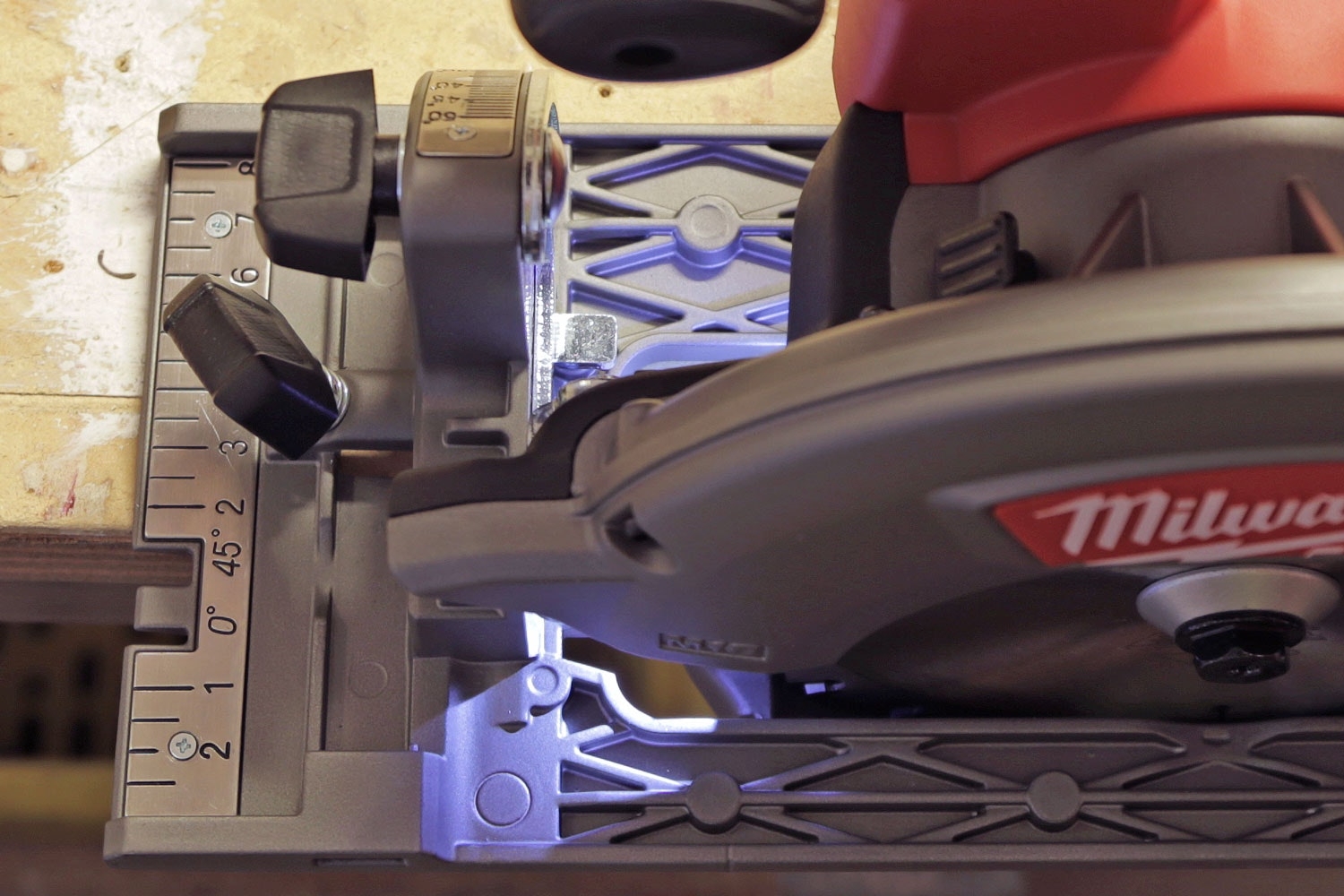 Sirkelsag smarte funksjoner: Smart lys