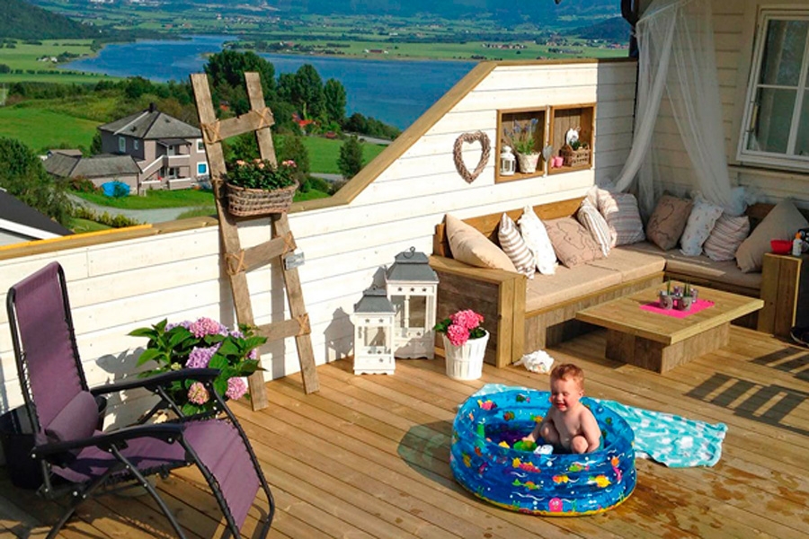 Terassin kaide tuulensuojana