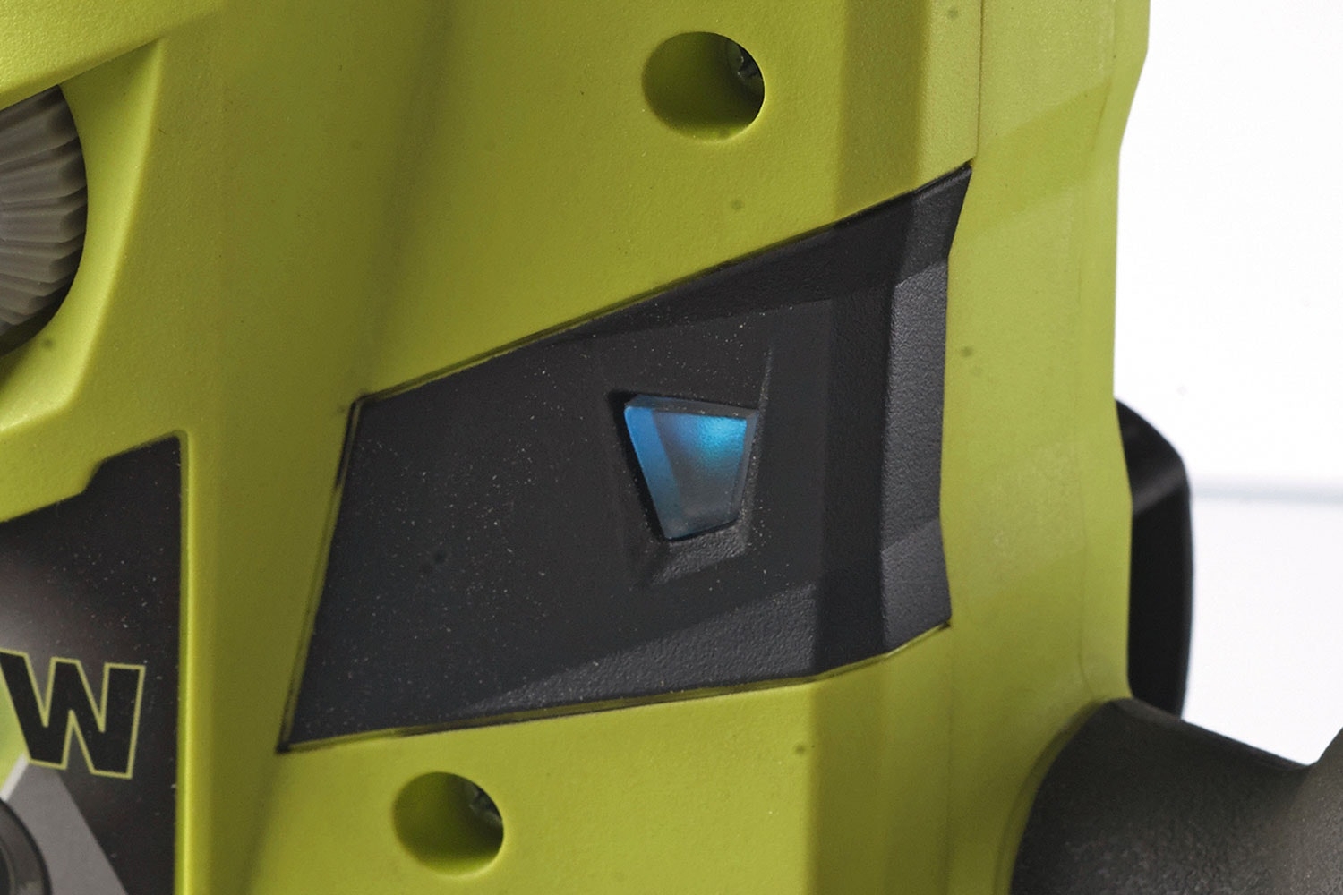 Yläjyrsin: Selkeä merkkivalo