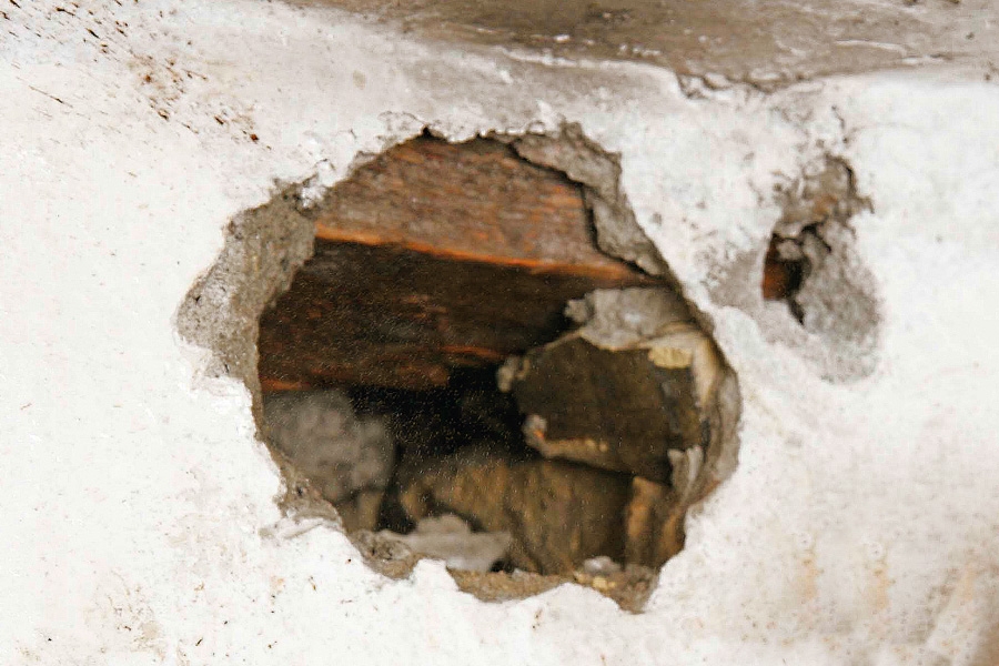 Laga hål i betongvägg inomhus