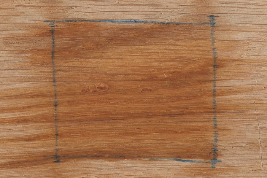 Sopiiko tammi pöytälevyksi? Tässä levyssä on ruokaöljytahra. Öljy imeytyy puuhun ajan kuluessa.