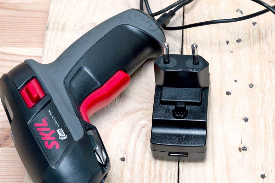 Miniskruvdragaren smarta funktioner: Uppladdning via mini-USB