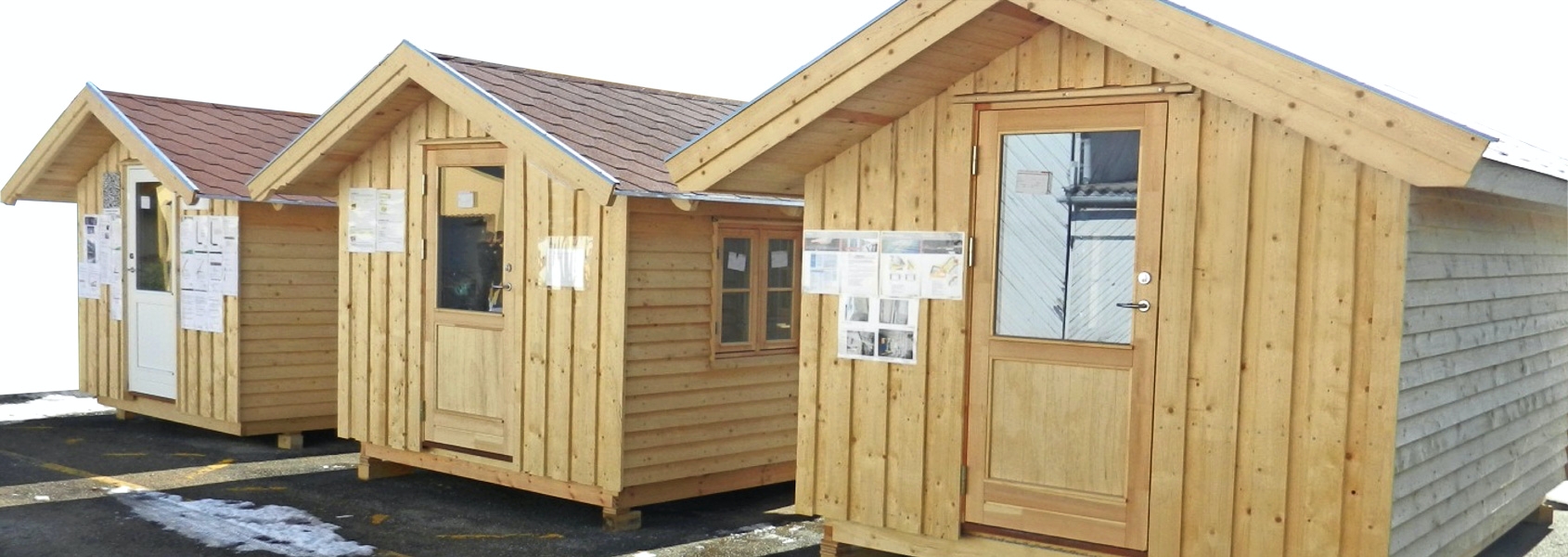 Kaikki kolme mökkiä ovat täsmälleen samanlaisia. Ne eristettiin selluvillalla, kivivillalla ja Aluthermo-eristeillä valmistajien ohjeiden mukaan.