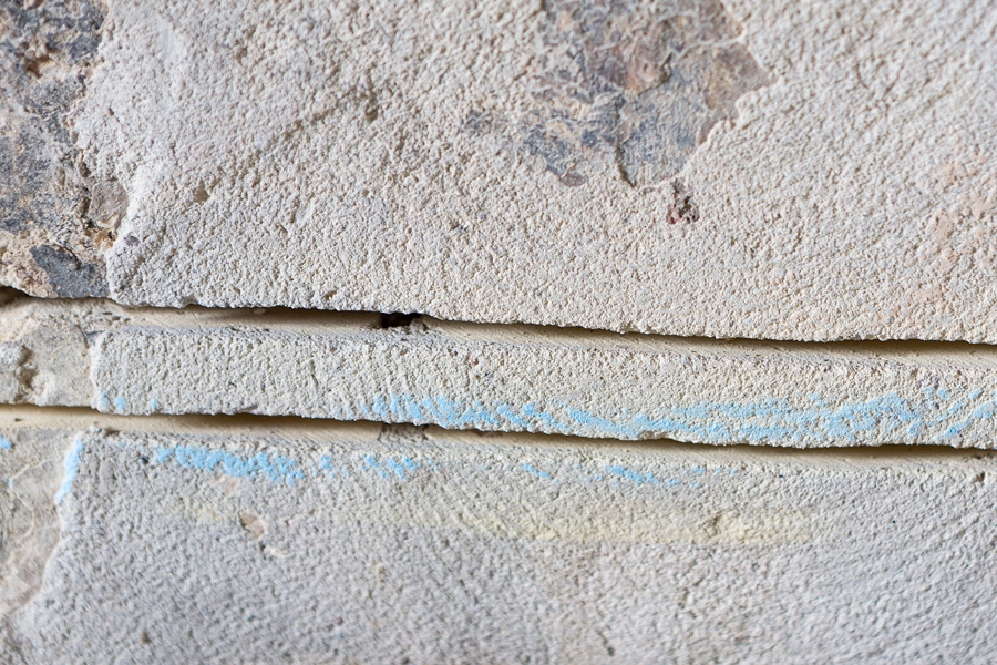 Fræse ledninger ind i væggen: Sådan ser sporet ud.